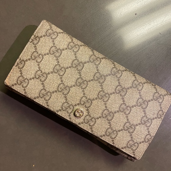 Gucci Handbags - Gucci wallet